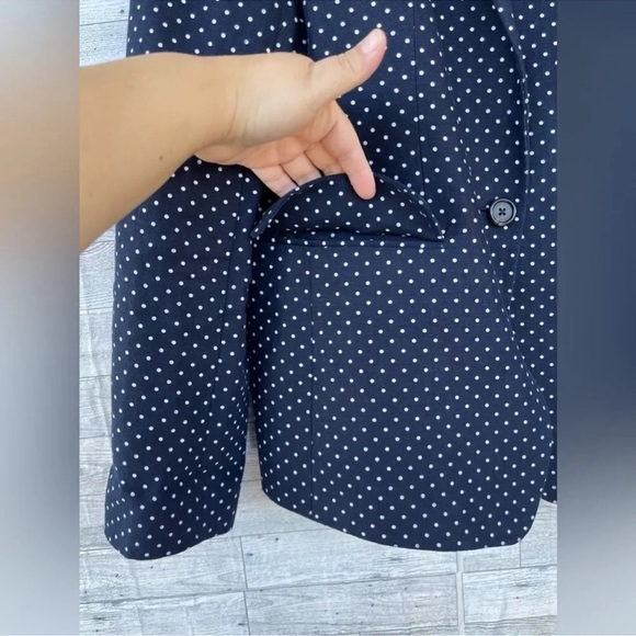 J.Crew Women's Blue Polka-dot Regent Blazer
In Linen size 8 - Picture 4 of 16